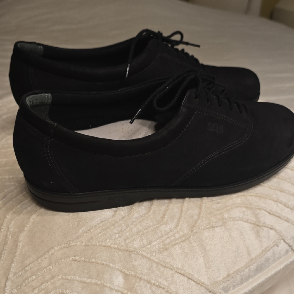 SAS Women's Classic Black Lace-Up Sneakers